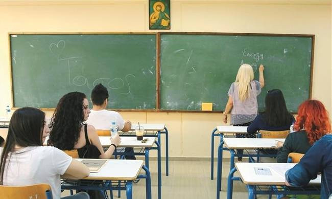 Χάος με το πρόγραμμα μαθημάτων στη Β΄ Λυκείου: Προαιρετικά τα Αρχαία, ενοποιούνται Χημεία-Βιολογία
